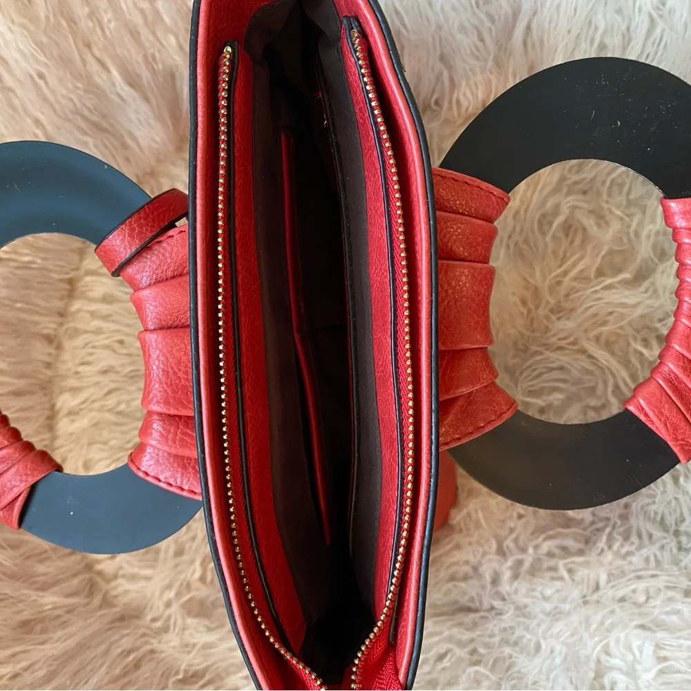 N/A red leather